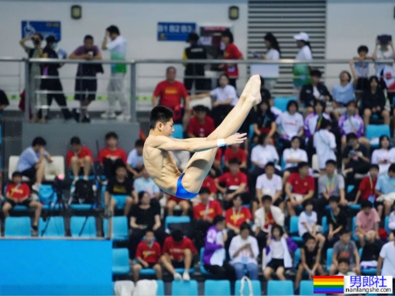 实拍山西17岁跳水小哥皮亚宁，05后的男生太强了 - 51虹马