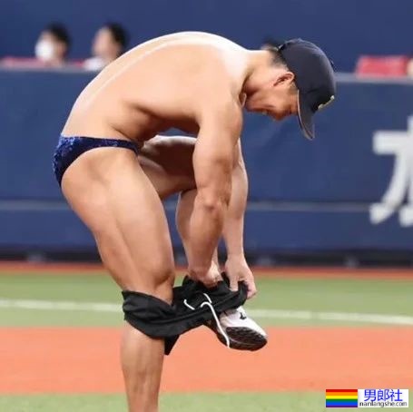 足球小哥不穿衣服也太好看了，这小胸肌藏不住了 - 51虹马