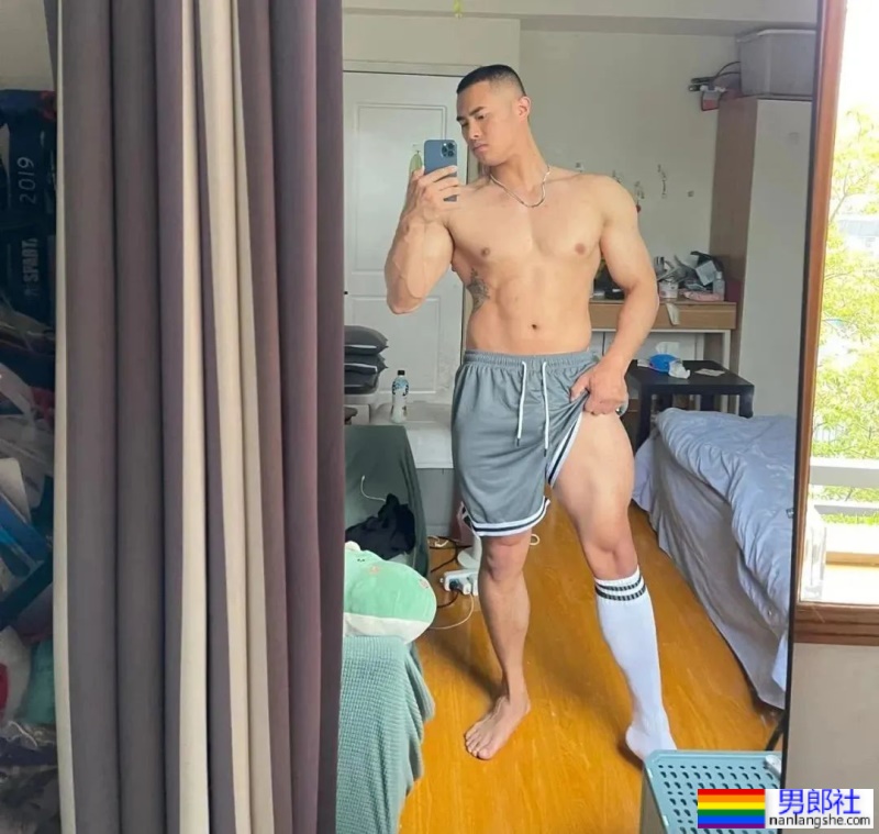 山东体院的壮男体育生，又高又大这谁抵抗得了啊？-51虹马