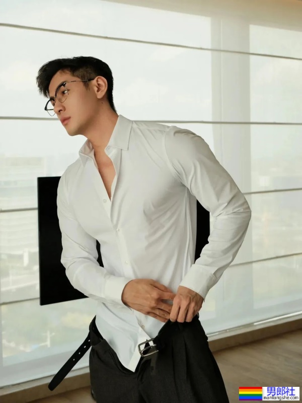 正装熟男，魅力更大吧-51虹马