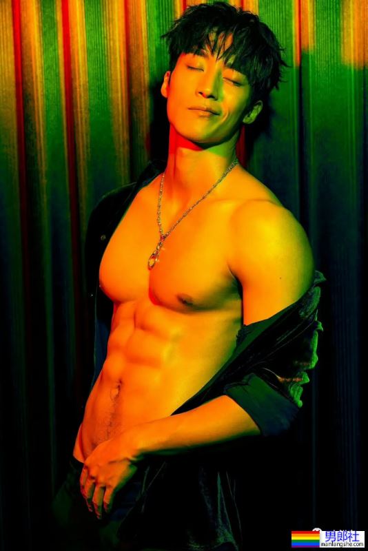 被女记者采访后他终于回归了！最新写真大片一览！ - 51虹马