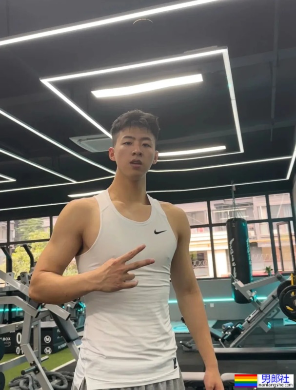 体育生穿上正装，简直帅爆了 - 51虹马