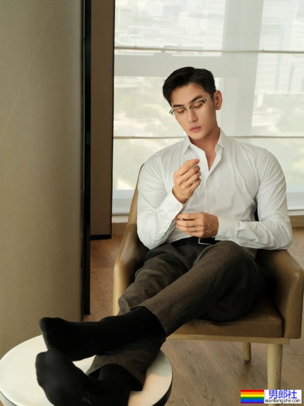 正装熟男，魅力更大吧 - 51虹马