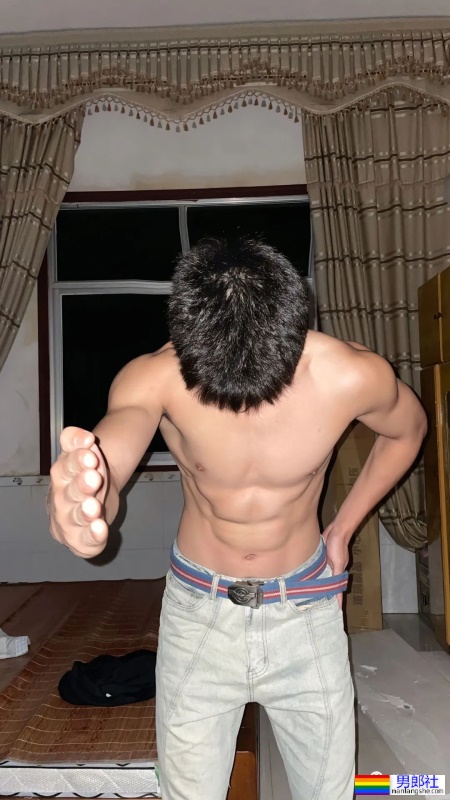 成都体育学院的室友，没事就脱衣服 - 51虹马