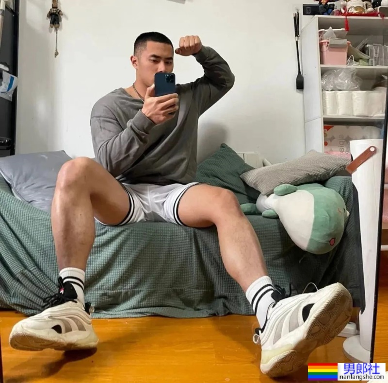 山东体院的壮男体育生，又高又大这谁抵抗得了啊？ - 51虹马