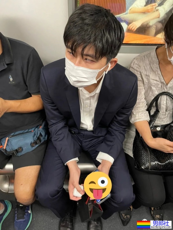 又来一波地铁正装帅哥，第一个就让我沦陷了 - 51虹马