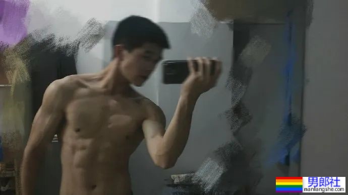 肌肉练到青筋暴起，南昌工程学院20岁的男大学生！  - 51虹马