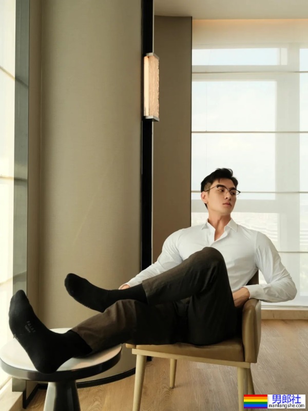 正装熟男，魅力更大吧 - 51虹马