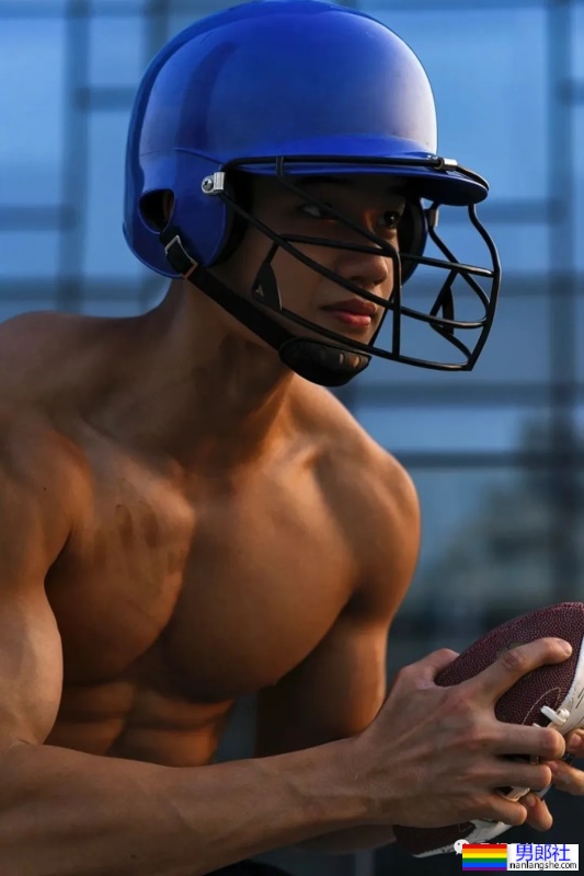 厦门不穿衣服的“肌肉司机”，22岁183CM私教腹肌有多硬？ - 51虹马