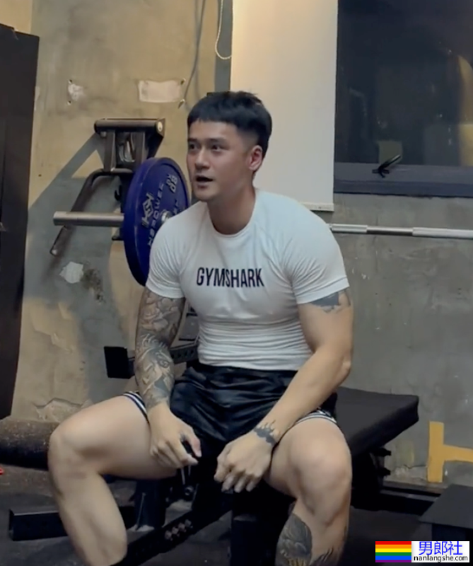 32岁的蒋劲夫，变成这样了.... - 51虹马