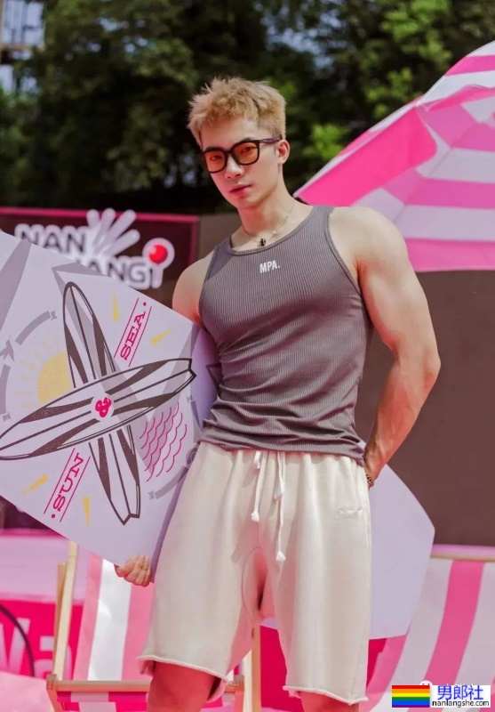 细狗奶狗不如小狼狗，这腰硬的能砸核桃！ - 51虹马