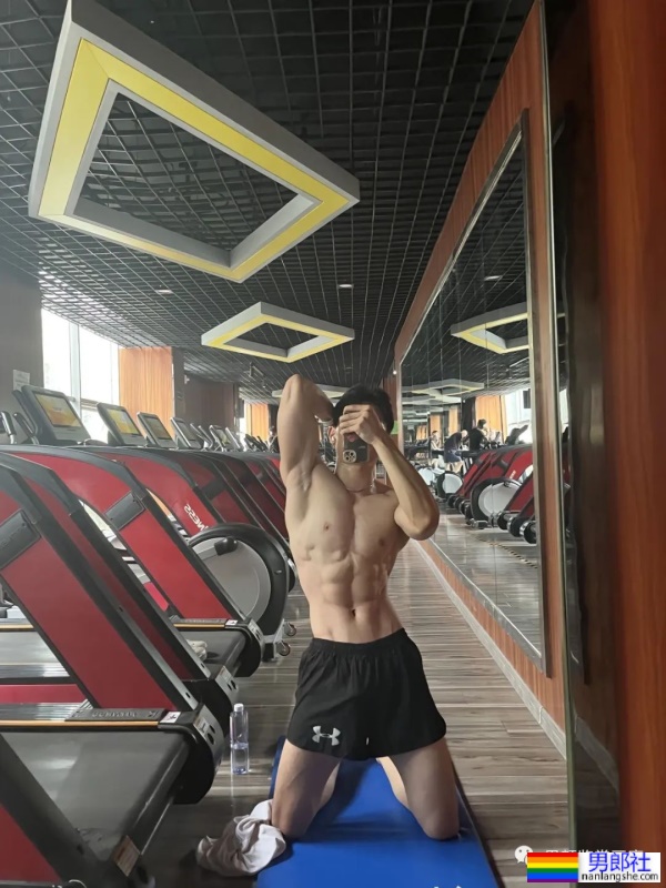 身高183cm拥有完美八块腹肌的山东男人 - 51虹马 身高183cm拥有完美八块腹肌的山东男人 - 51虹马