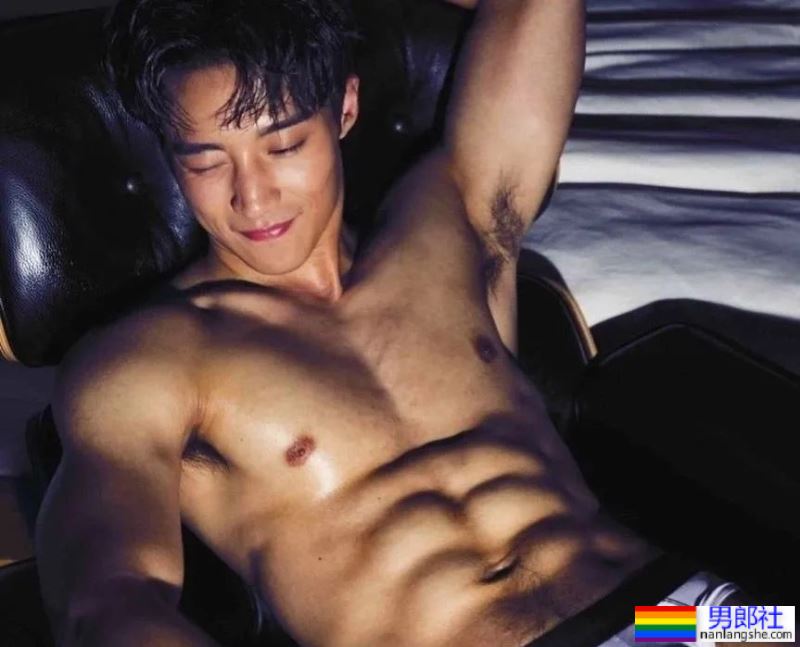 被女记者采访后他终于回归了！最新写真大片一览！ - 51虹马