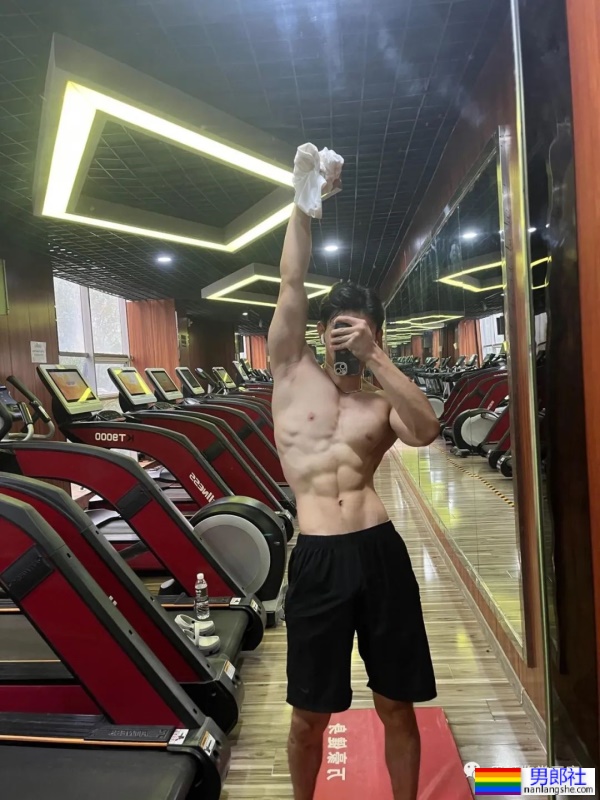 身高183cm拥有完美八块腹肌的山东男人 - 51虹马 身高183cm拥有完美八块腹肌的山东男人 - 51虹马