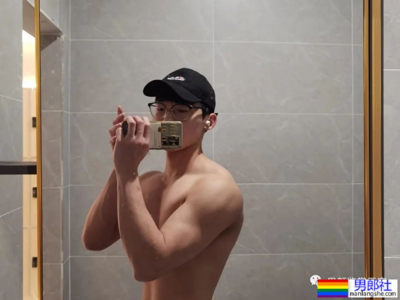 推上183cm极品肌肉小哥哥,腹肌身材太诱惑了! - 51虹马 推上183cm极品肌肉小哥哥,腹肌身材太诱惑了! - 51虹马