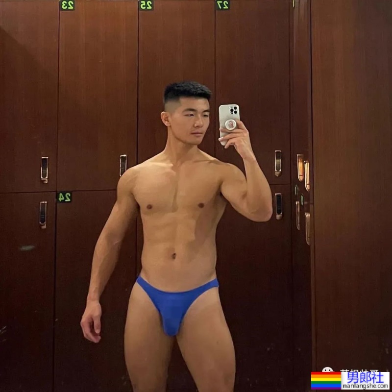 上海17+的肌肉男更衣室自拍，这实力绝了 - 51虹马