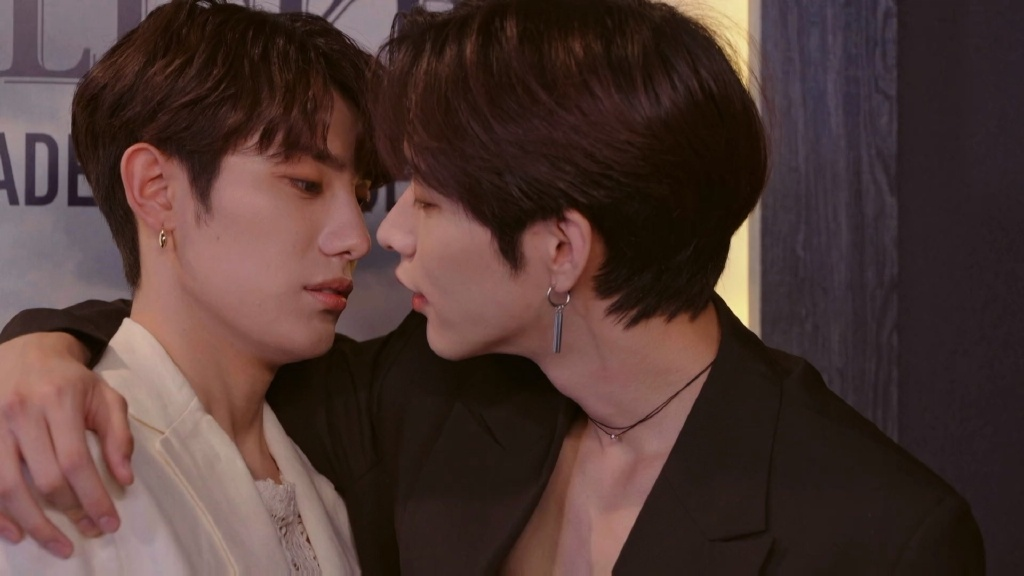 《偶像升级计划》偶像男团成员下海主演 - 51虹马