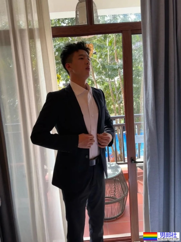 体育生穿上正装，简直帅爆了 - 51虹马