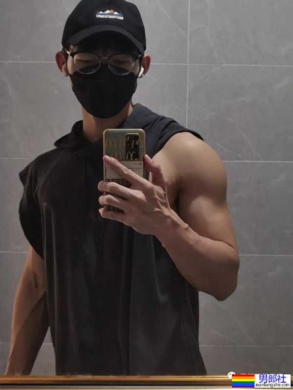 推上183cm极品肌肉小哥哥,腹肌身材太诱惑了! - 51虹马 推上183cm极品肌肉小哥哥,腹肌身材太诱惑了! - 51虹马