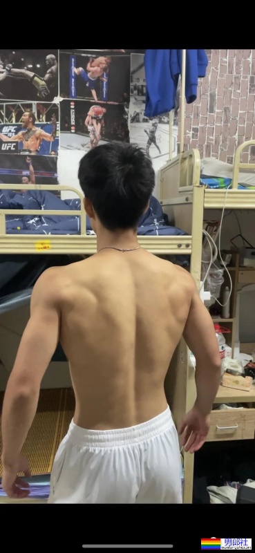 成都体育学院的室友，没事就脱衣服 - 51虹马