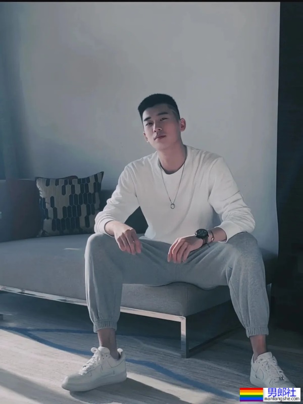 南航空少，穿病号服都觉得太帅了 - 51虹马