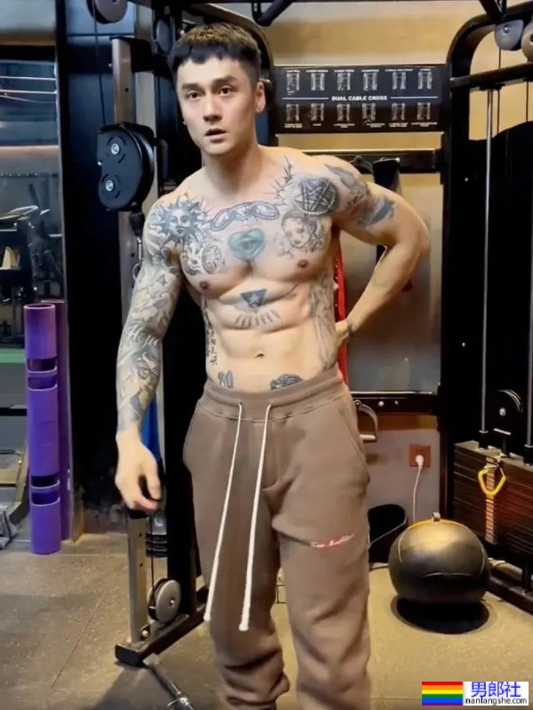 32岁的蒋劲夫，变成这样了.... - 51虹马