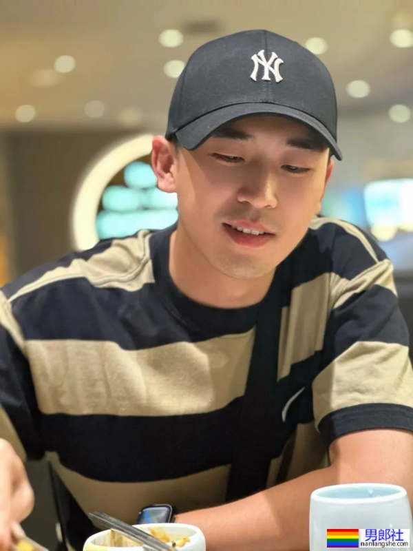 南航空少，穿病号服都觉得太帅了 - 51虹马