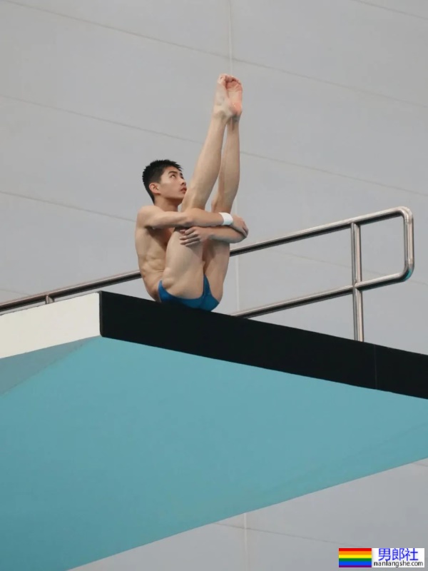 实拍山西17岁跳水小哥皮亚宁，05后的男生太强了 - 51虹马