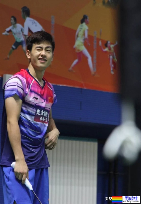 羽毛球队00后帅哥闪耀杭州亚运会，羽毛球队颜值天花板来了！ - 51虹马