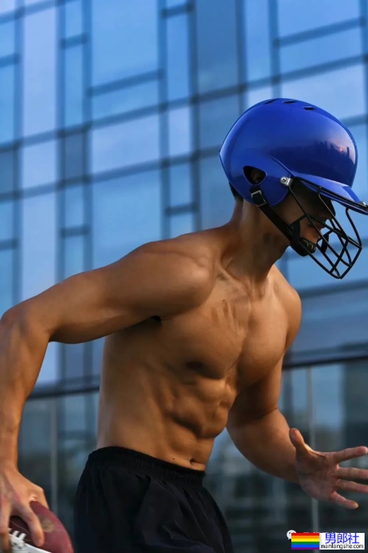 厦门不穿衣服的“肌肉司机”，22岁183CM私教腹肌有多硬？ - 51虹马