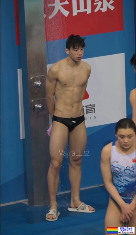 跳水队新晋颜值天花板严鑫,17岁186CM的白皮肌肉少年 - 51虹马 跳水队新晋颜值天花板严鑫,17岁186CM的白皮肌肉少年 - 51虹马