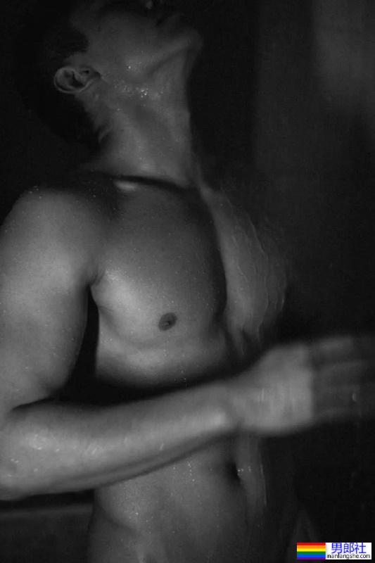 黑龙江的健身教练穿上灰裤子，东北爷们就是这么牛！ - 51虹马