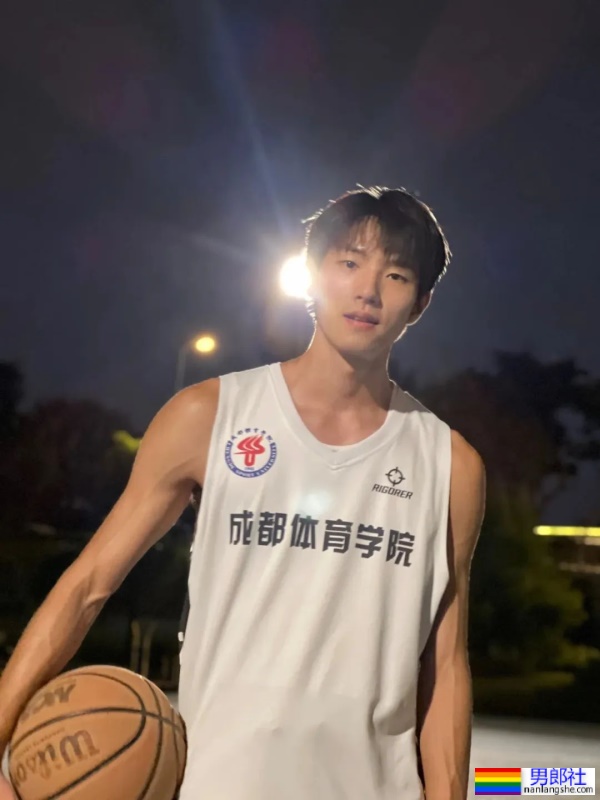 成都体院的小哥哥，阳光又帅气 - 51虹马