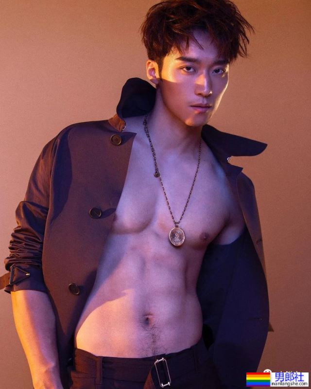 被女记者采访后他终于回归了！最新写真大片一览！ - 51虹马