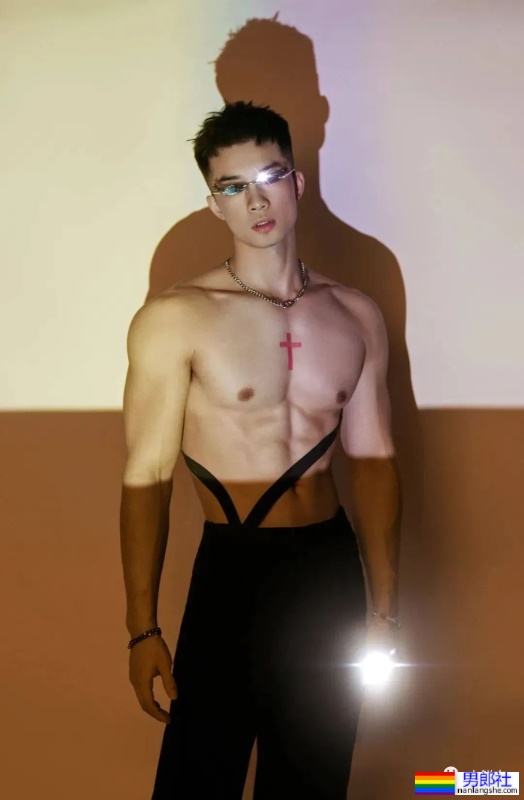 细狗奶狗不如小狼狗，这腰硬的能砸核桃！ - 51虹马