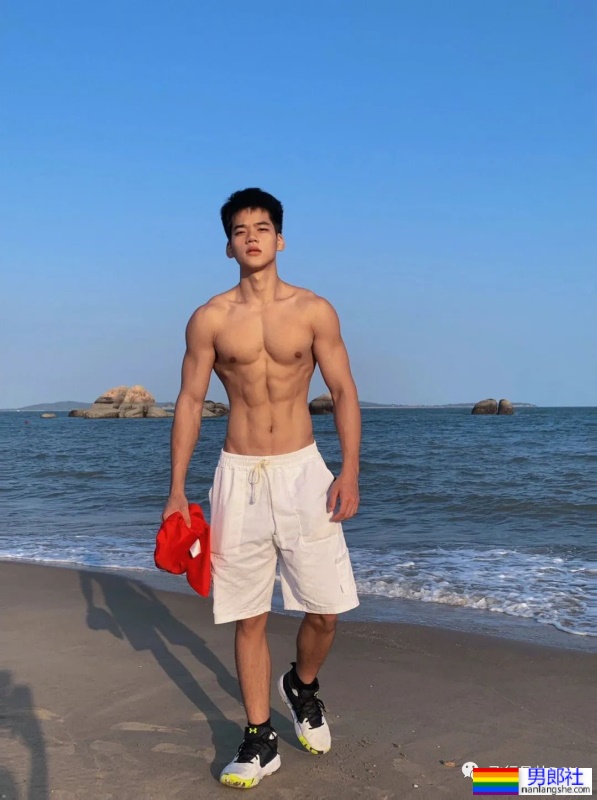 厦门不穿衣服的“肌肉司机”，22岁183CM私教腹肌有多硬？ - 51虹马