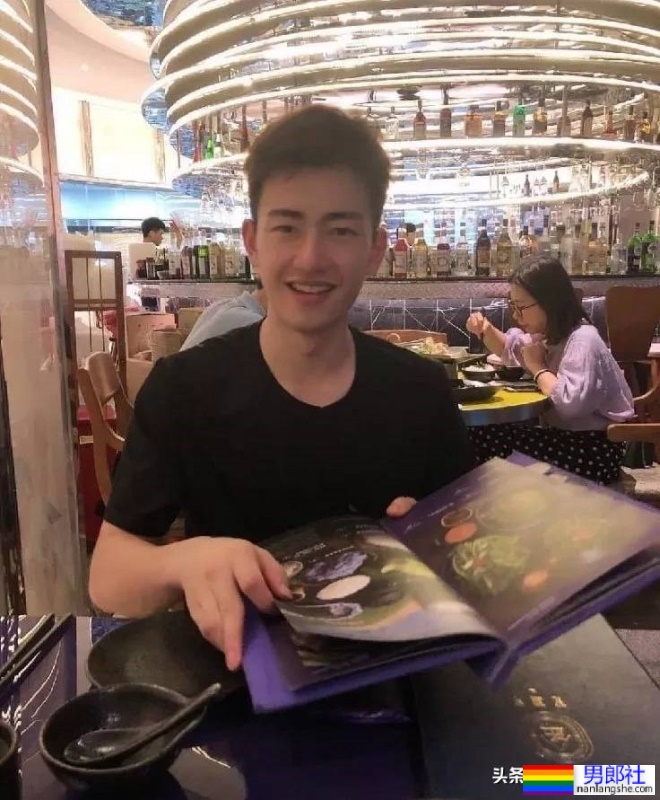 羽毛球队00后帅哥闪耀杭州亚运会，羽毛球队颜值天花板来了！ - 51虹马