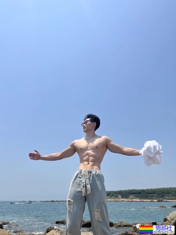 身高183cm拥有完美八块腹肌的山东男人 - 51虹马 身高183cm拥有完美八块腹肌的山东男人 - 51虹马