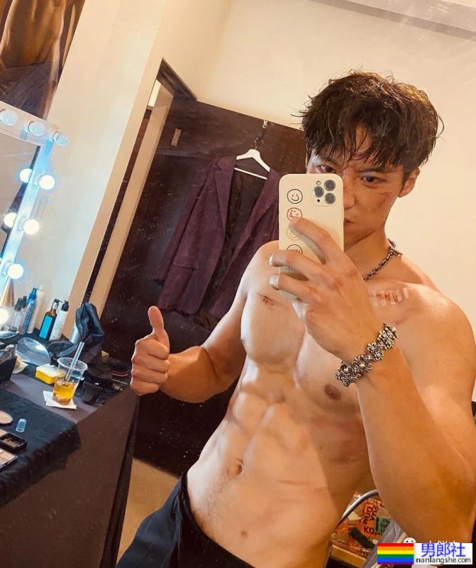 被女记者采访后他终于回归了!最新写真大片一览!-51虹马