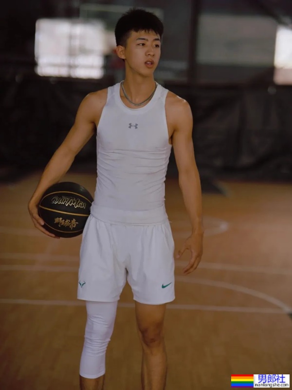 体育生穿上正装，简直帅爆了 - 51虹马