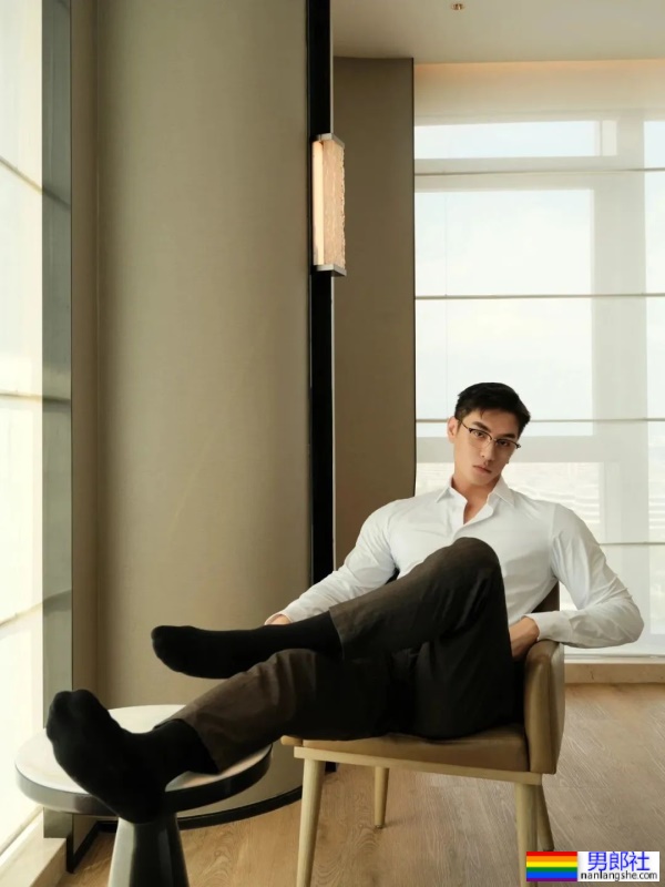 正装熟男，魅力更大吧 - 51虹马