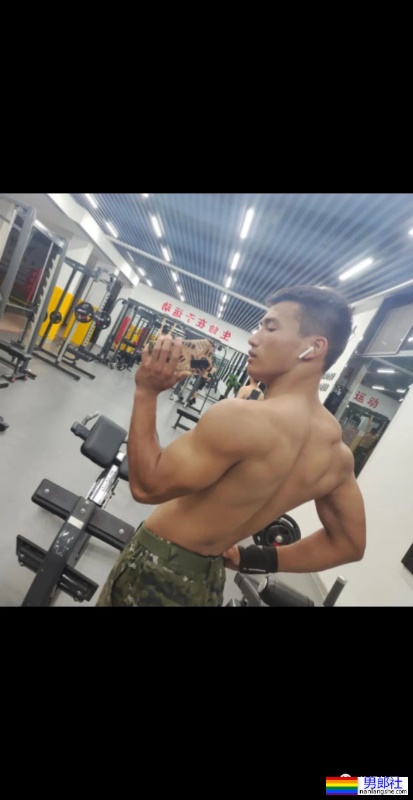 21岁河南直男退伍兵哥哥，肌肉身材超硬的！ - 51虹马