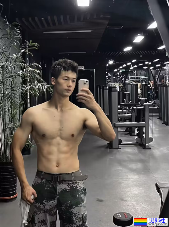 写真 · 肌肉 | 陆j退,自诩艺术圈最猛男人直播大玩擦边被禁! - 51虹马 写真 · 肌肉 | 陆j退,自诩艺术圈最猛男人直播大玩擦边被禁! - 51虹马