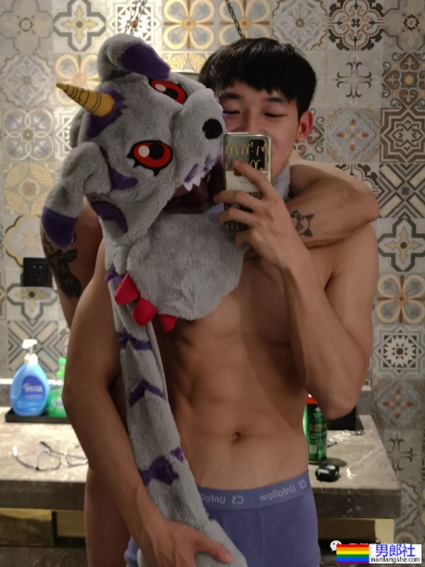 推上183cm极品肌肉小哥哥,腹肌身材太诱惑了! - 51虹马 推上183cm极品肌肉小哥哥,腹肌身材太诱惑了! - 51虹马