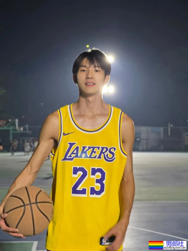 成都体院的小哥哥，阳光又帅气 - 51虹马