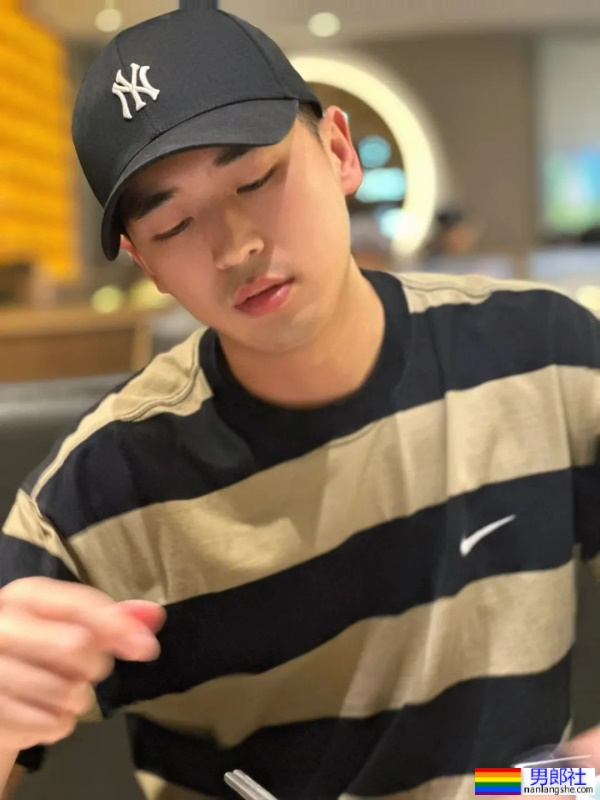 南航空少，穿病号服都觉得太帅了 - 51虹马