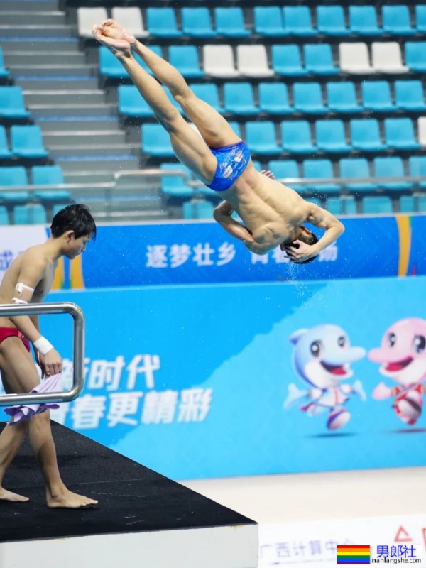 实拍山西17岁跳水小哥皮亚宁，05后的男生太强了 - 51虹马