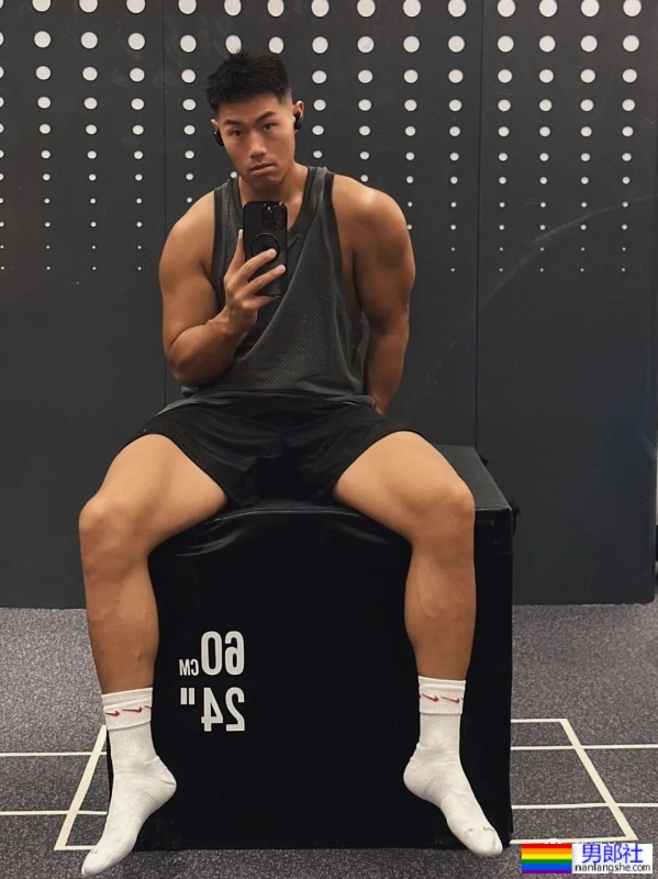 拼车遇到肌肉小哥，他在旁边装睡！ - 51虹马