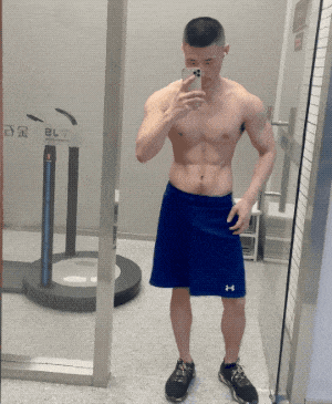 武汉彪学长更衣室最新自拍硬照，现在变这样了！ - 51虹马