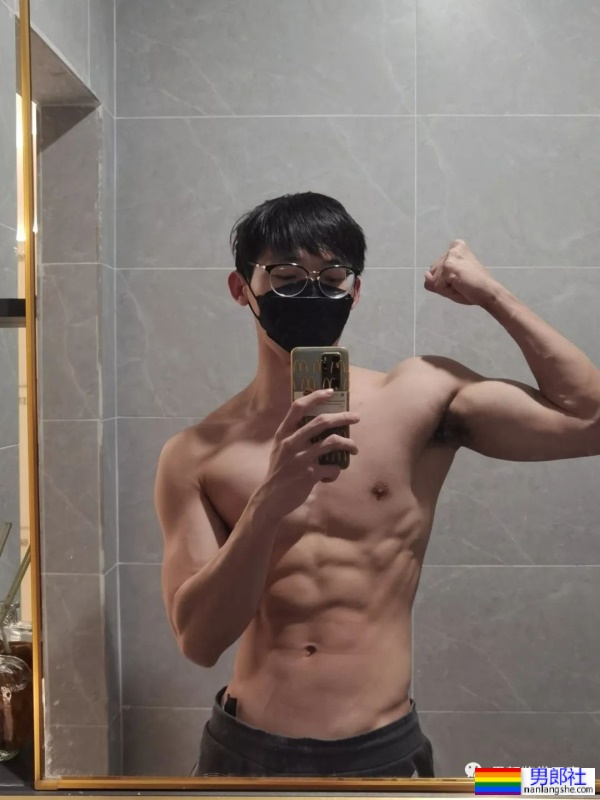 推上183cm极品肌肉小哥哥,腹肌身材太诱惑了! - 51虹马 推上183cm极品肌肉小哥哥,腹肌身材太诱惑了! - 51虹马